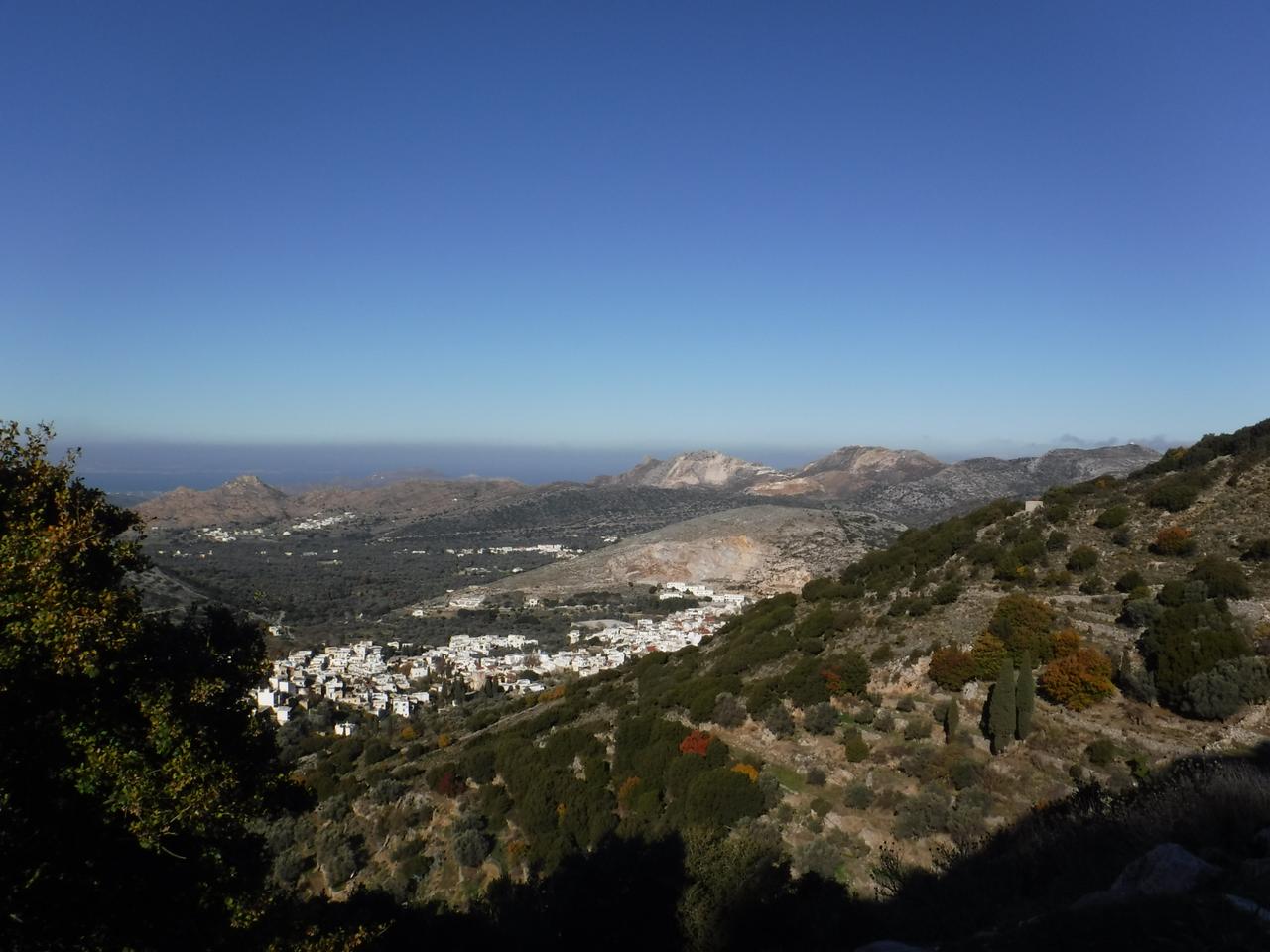 Filoti seen from the road to Apeiranthos